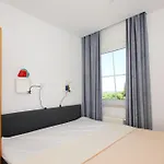 Haus Am Bodden شقة