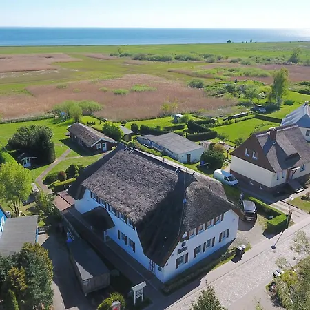 Haus Am Bodden Apartament *